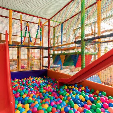 Domki Diament ポビエロボ エクステリア 写真